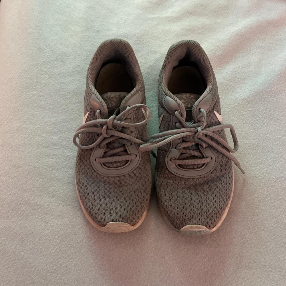 Nike Light Gray Sneakers